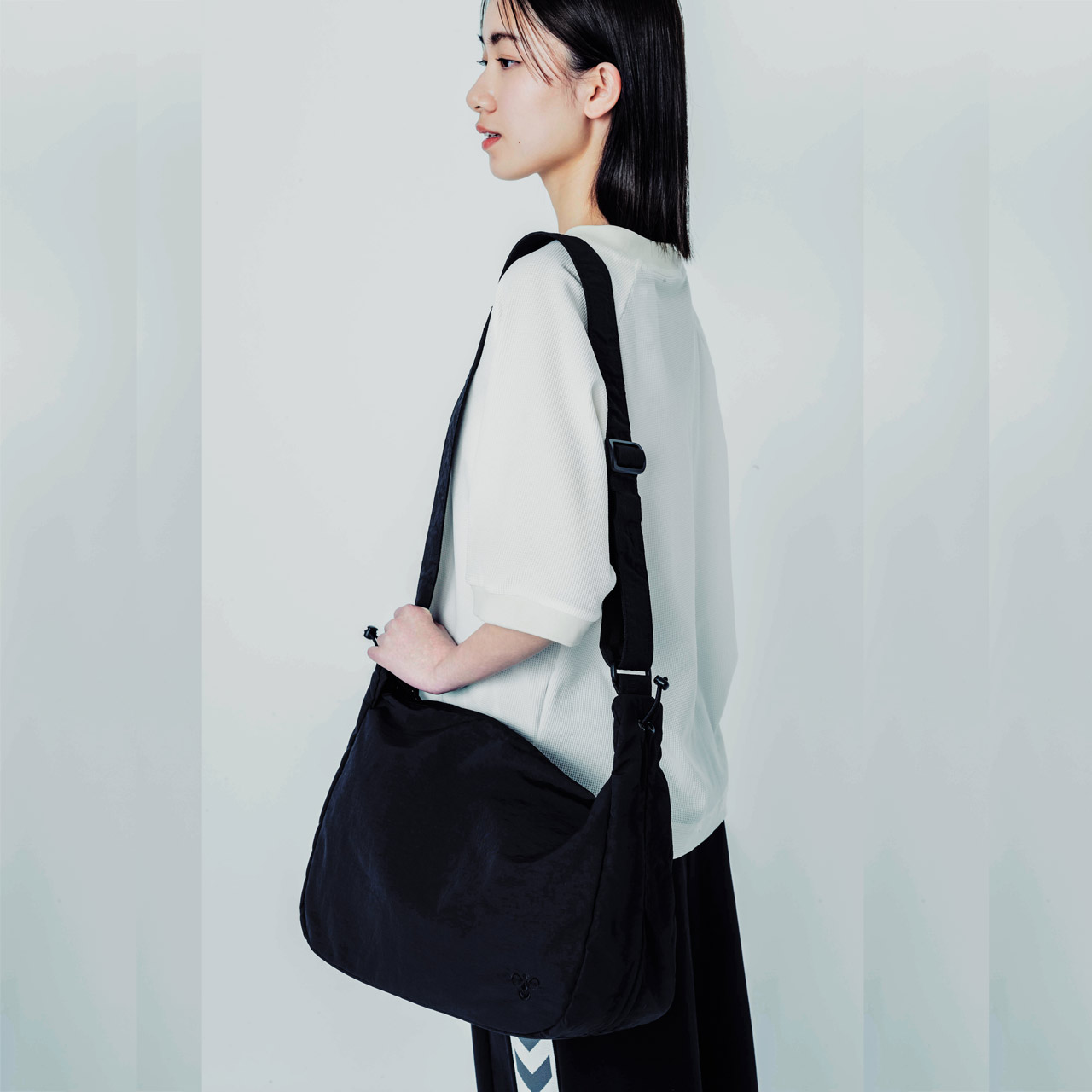 即完売 Hummel ショルダーバック ユニセックス hummel PLAY SHOULDER BAG(容量約16L)|hummel|ヒュンメル公式