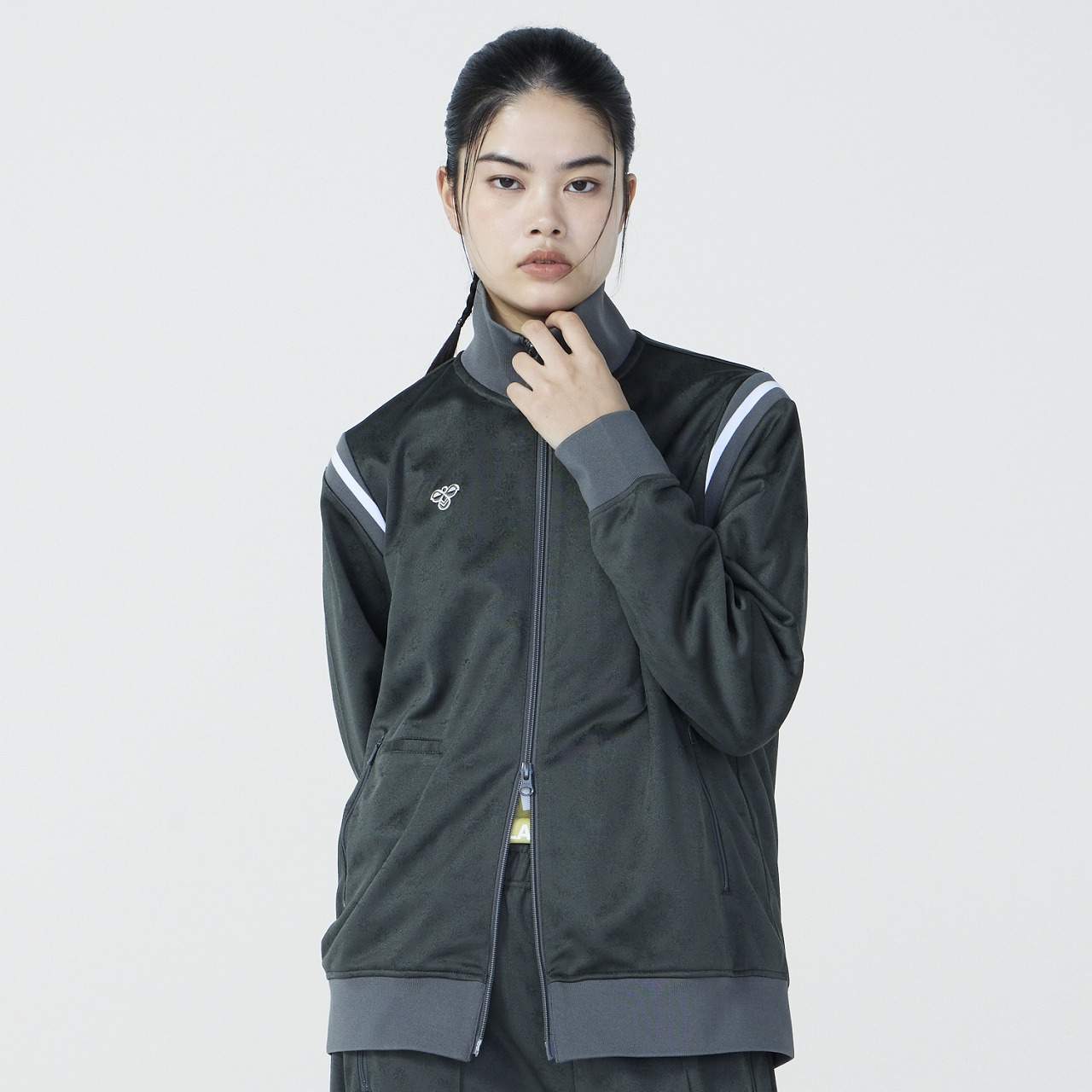 ガンバ大阪 hummel フード付きスウェットセット 黒/グレー 商品一覧｜hummel｜ヒュンメル公式オンラインストア