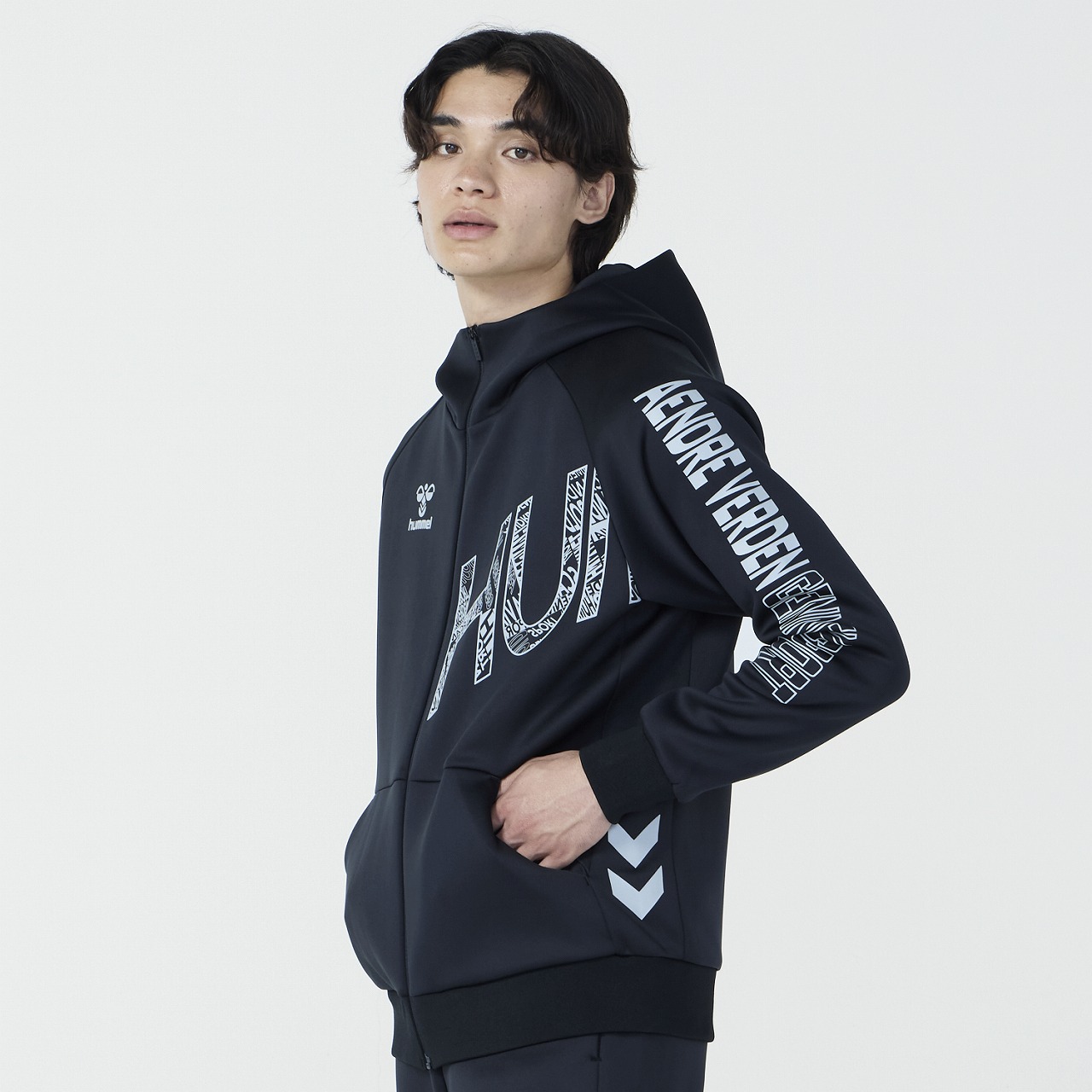 ガンバ大阪 hummel フード付きスウェットセット 黒/グレー ウェア｜hummel｜ヒュンメル公式オンラインストア
