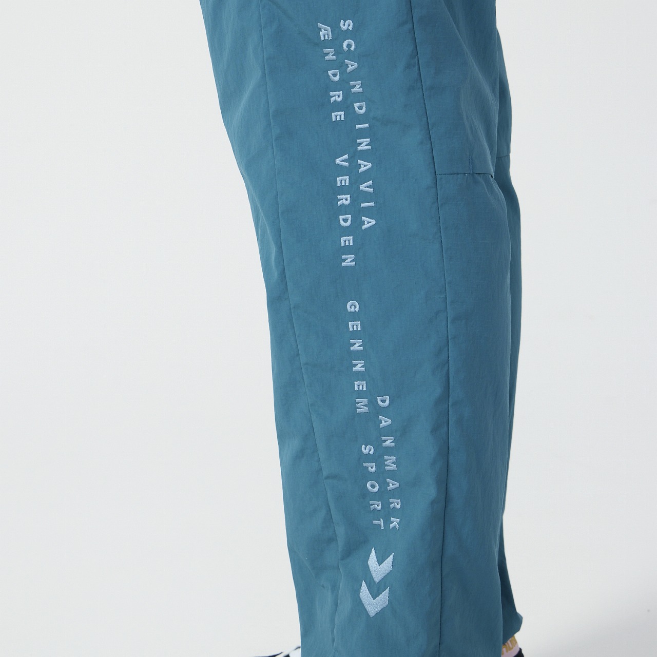 ウインドパンツ｜hummel｜ヒュンメル公式オンラインストア