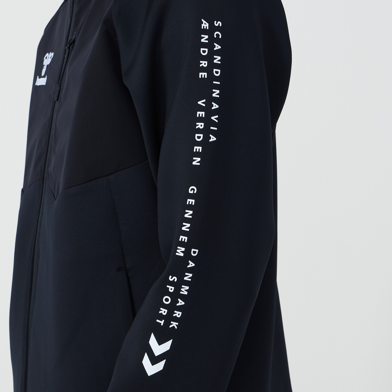 ニット×ウーブン ハイブリッドジャケット｜hummel｜ヒュンメル公式