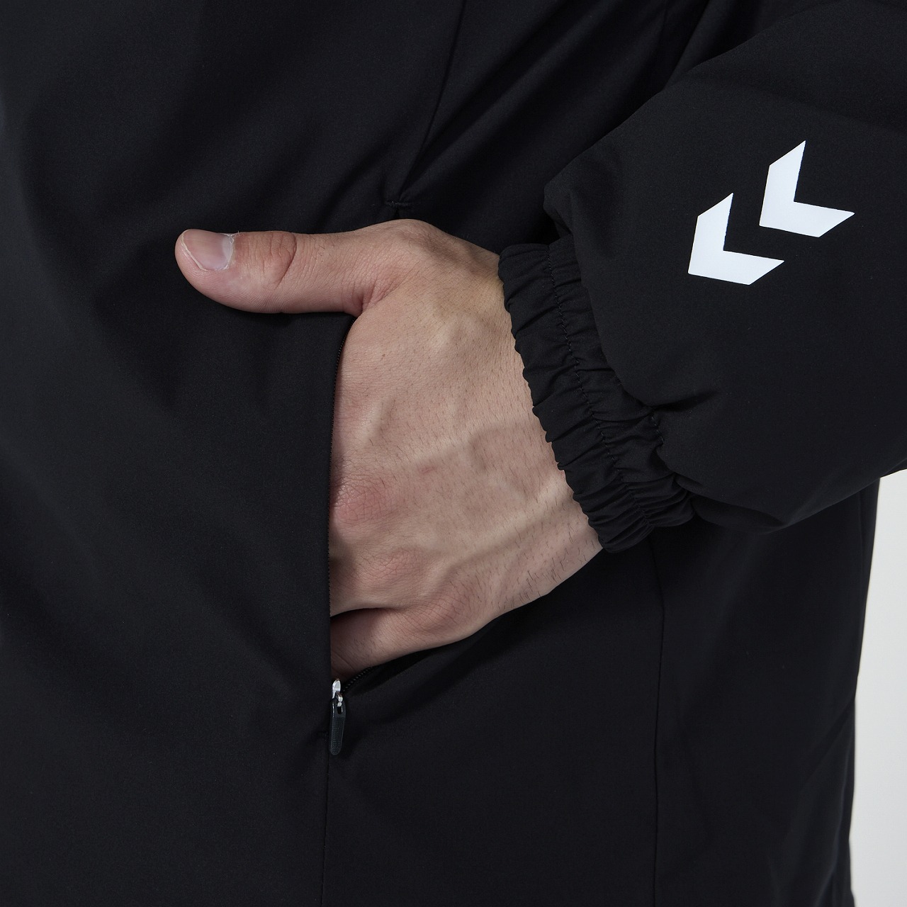 【新品未使用】25FW新商品 ヒュンメル 中綿ジャケット　HAW8114 hummel（ヒュンメル） パデットウォームジャケット（HAW8114）スポーツ