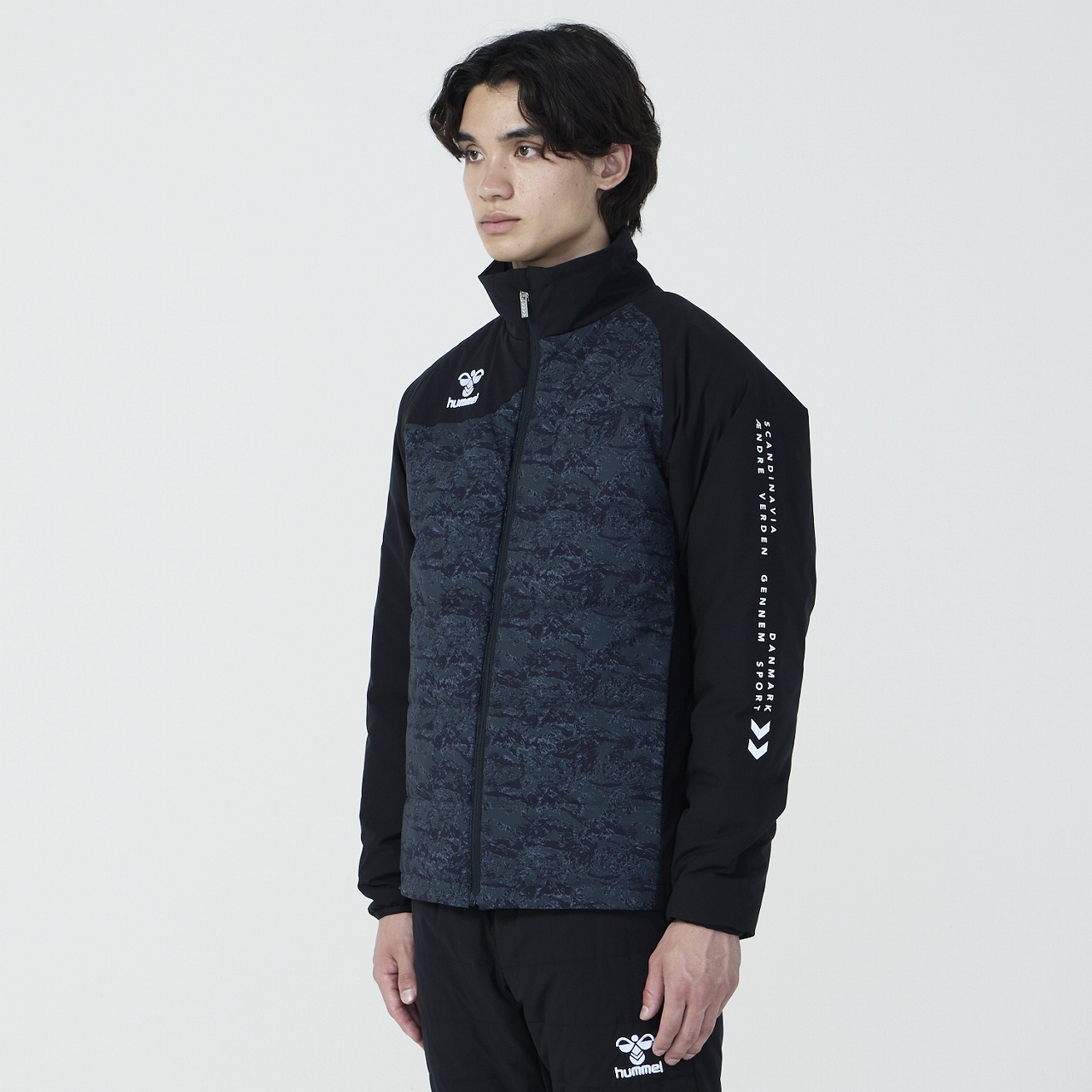 ヒュンメル メンズ レディース パデットサーモジャケット アパレル トレーニング アウター トップス 長袖 撥水 保温 制電 ストレッチ 運動 スポーツ ブラック 黒 ネイビー 送料無料 hummel HAW2192 パデットサーモジャケット｜hummel｜ヒュンメル公式オンラインストア