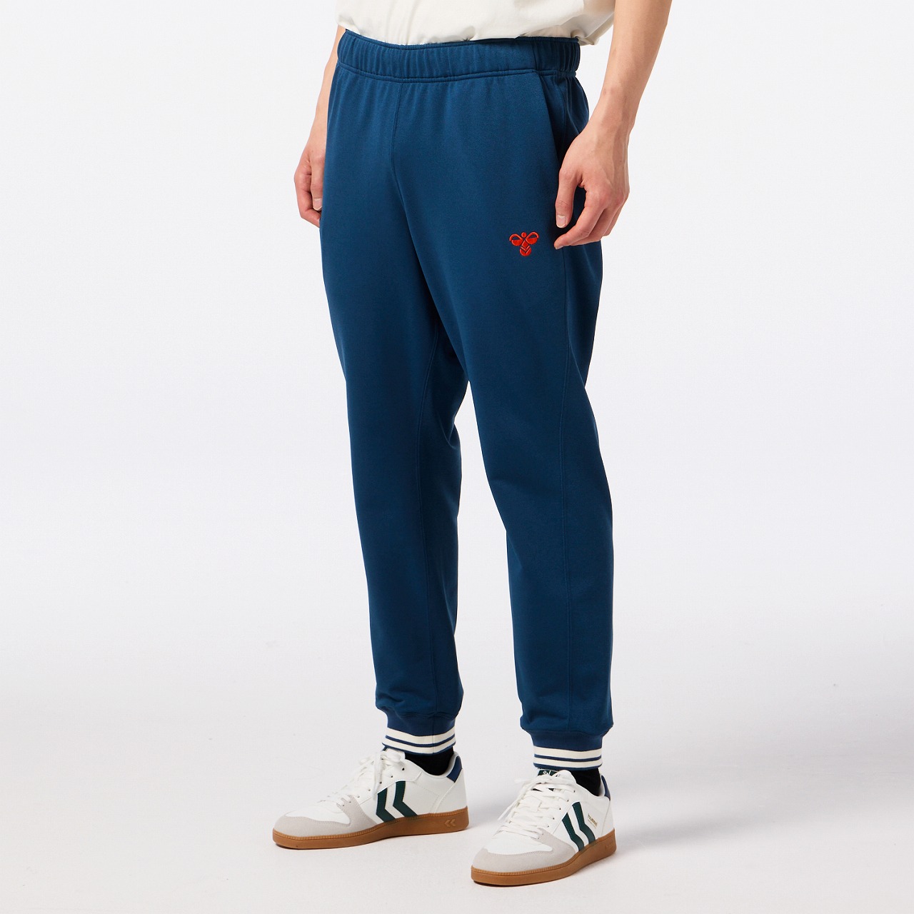 PICK UP PLAYGROUND スウェットパンツ (黒/青) サイズS hummel PLAY スウェットロングパンツ｜hummel｜ヒュンメル公式