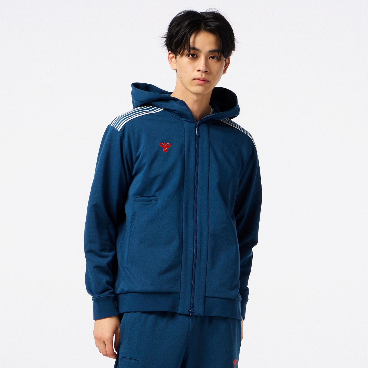 こ*ん様 L ) 未使用 ジェフユナイテッド市原・千葉 ナイロンジャケット ブル ジェフユナイテッド市原・千葉 トラックジャケット｜hummel