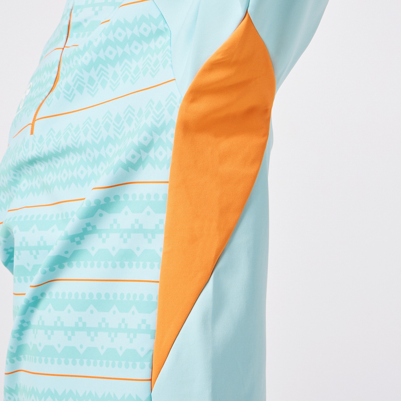 PROトレーニングハーフジップトップ｜hummel｜ヒュンメル公式