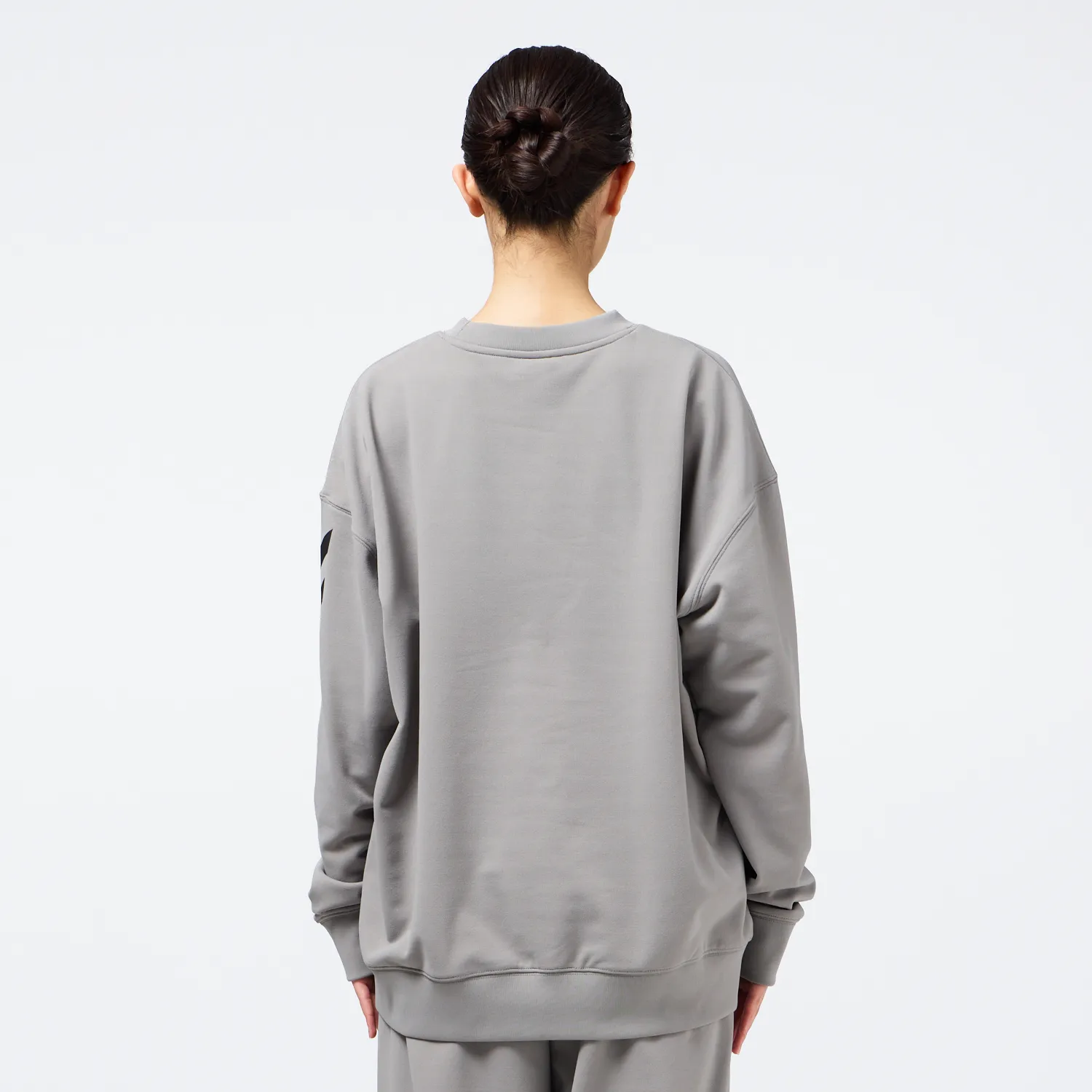 裏毛スウェットクルーネック｜hummel｜ヒュンメル公式オンラインストア